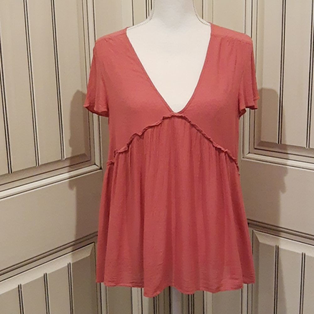 Matilda Jane women's small Coral Pink Blouse V-Neckline short sleeve